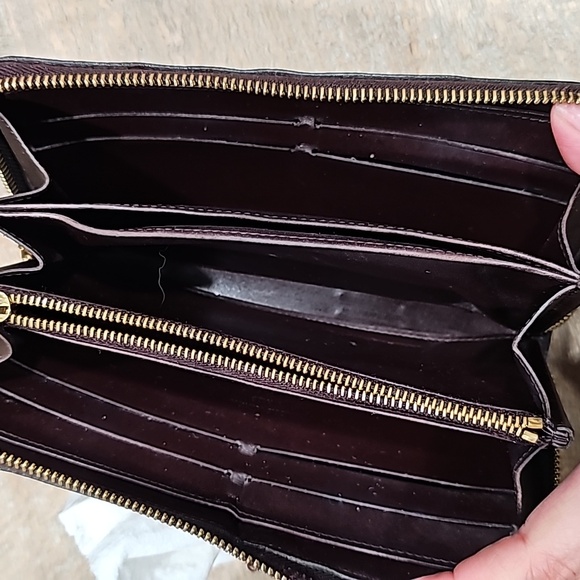 *Authentic* Louis Vuitton Wallet - Picture 10 of 14
